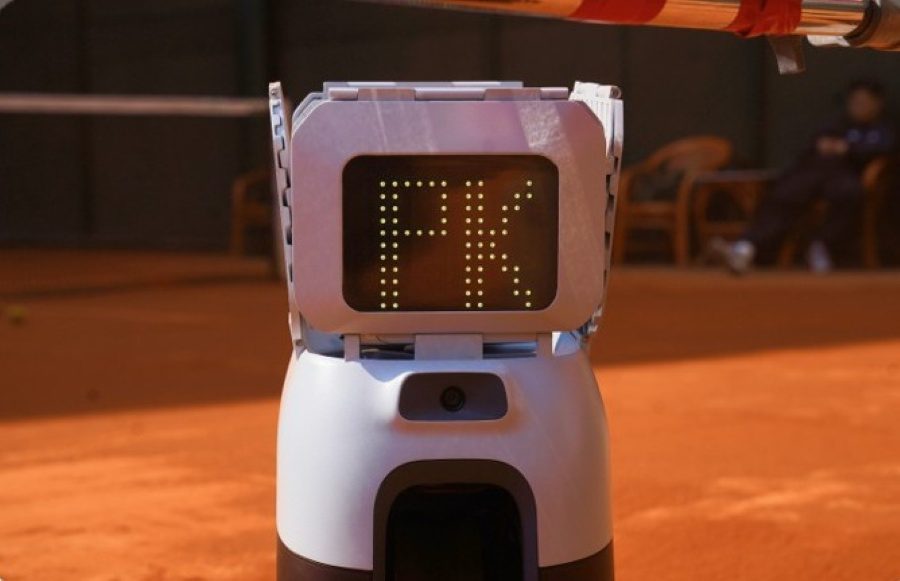 robo joga tenis por 4 h sem parar
