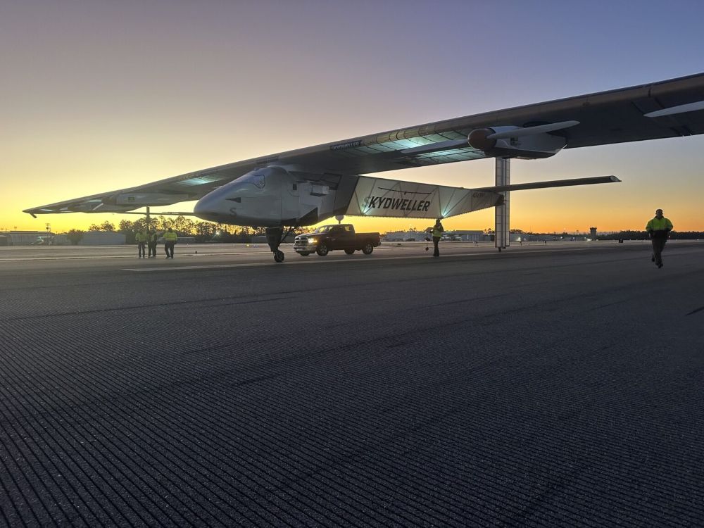 Um avião elétrico não tripulado faz voo de 73 horas nos EUA. Com o marco, nasce um recorde que impulsiona a aviação do futuro. O nome do modelo que lembra um 14 Bis é Skydweller Aero, ele usa painéis solares e tem condução totalmente autônoma.