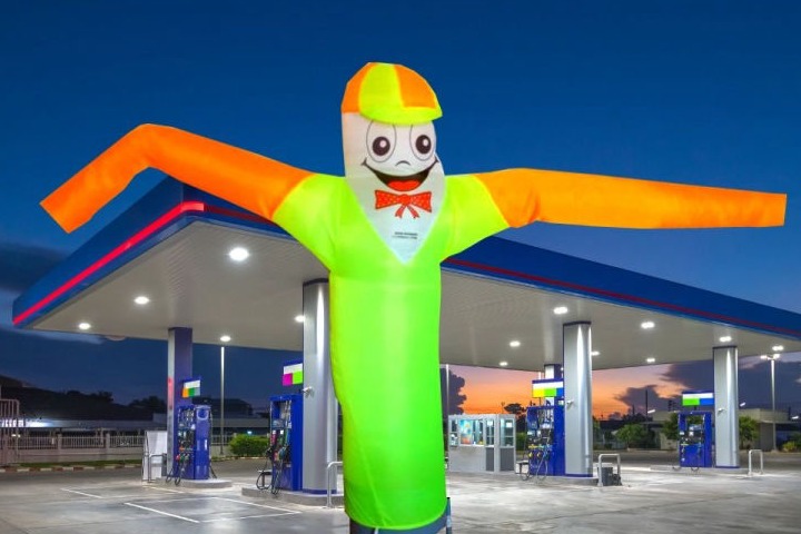 Quanto custa um boneco inflável ligado na tomada