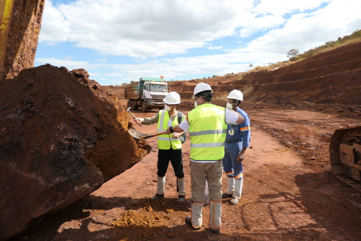 A indústria utiliza o cobalto e o níquel em baterias