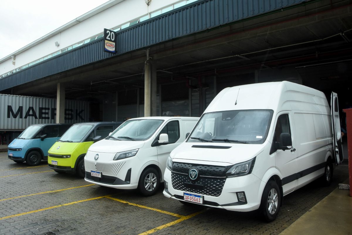 Chinesa Foton lança sete utilitários elétricos no Brasil