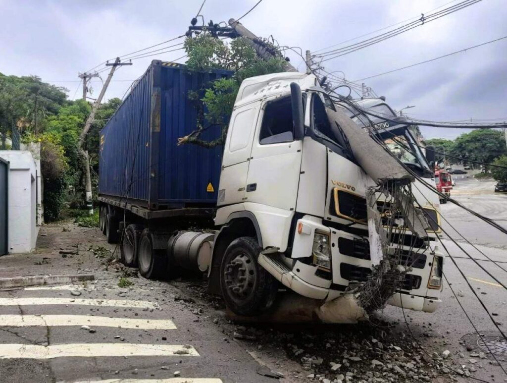 Postes ganham mais polimérico com fibra e menos cimento
