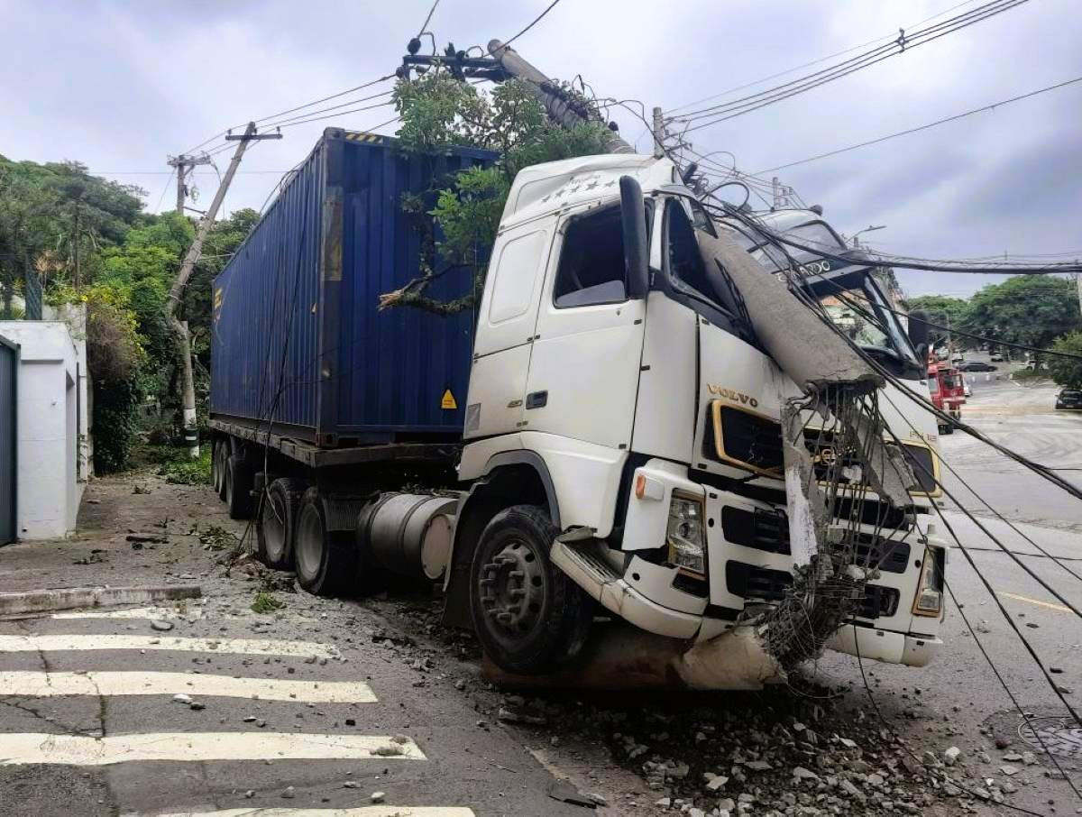 Postes ganham mais polimérico com fibra e menos cimento