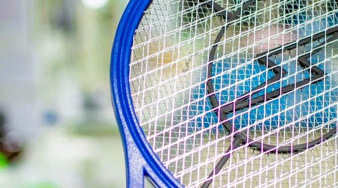 Raquete elétrica de inseto e o circuito por trás da descarga