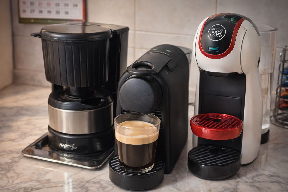 Qual cafeteira gasta mais energia para fazer uma xícara de café? Qual cafeteira gasta mais energia para fazer uma xícara de café?