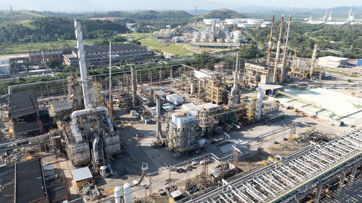 Refinaria da Petrobras em Duque de Caxias (Mario Nascimento)