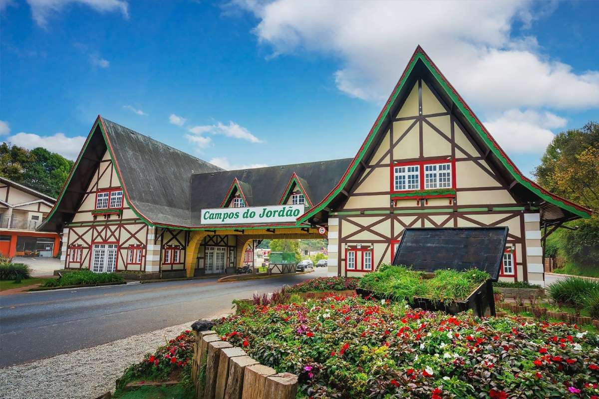 Estrada de Campos do Jordão terá asfalto ecológico e internet