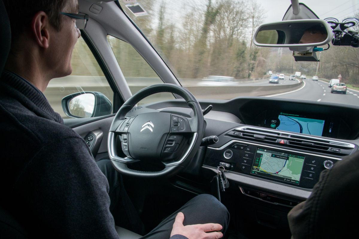 Stellantis e Qualcomm vão fazer carro semiautônomo