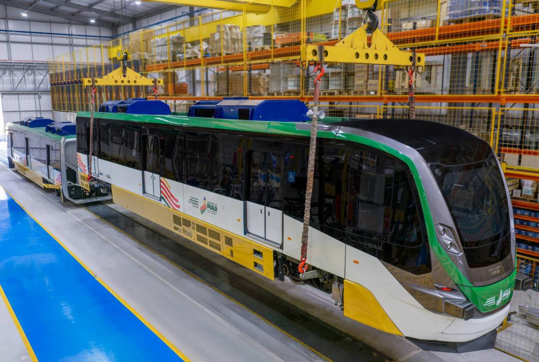 O projeto do VLT de Arapiraca (AL) utilizará os veículos em uma linha urbana de aproximadamente 13 quilômetros entre o bairro João Paulo II e o campus da Universidade Federal de Alagoas (UFAL), com passagem pela região central da cidade.