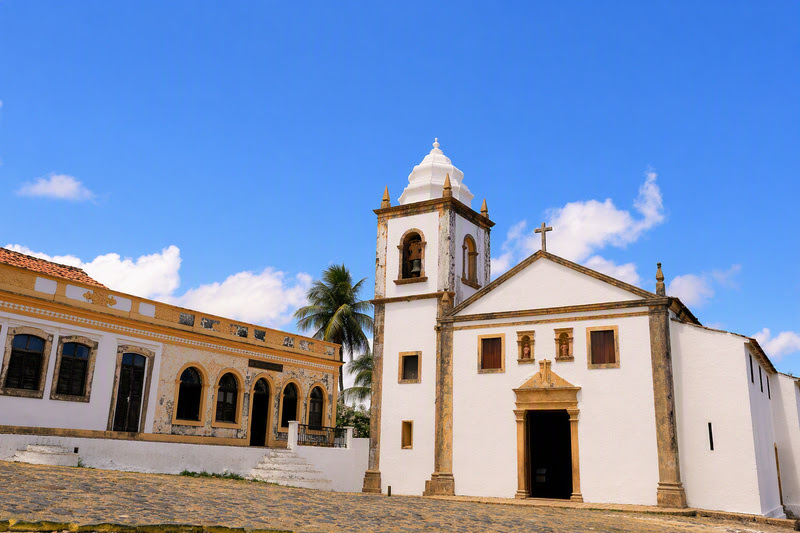 Fiéis por mais tempo: igreja mais antiga do Brasil tem nova luz