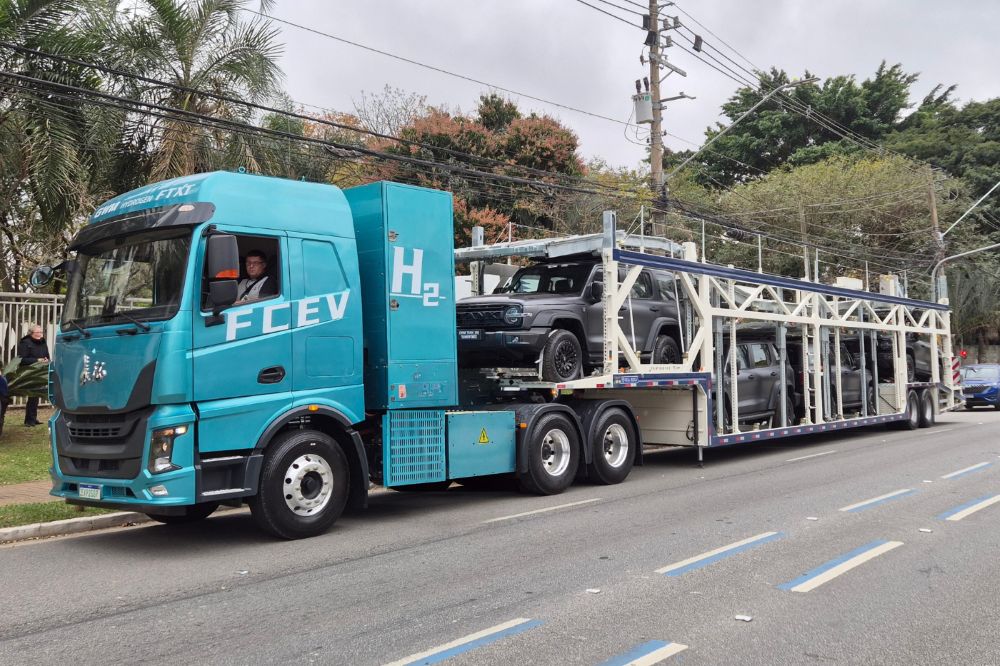 Caminhão a hidrogênio faz percurso oficial no Brasil