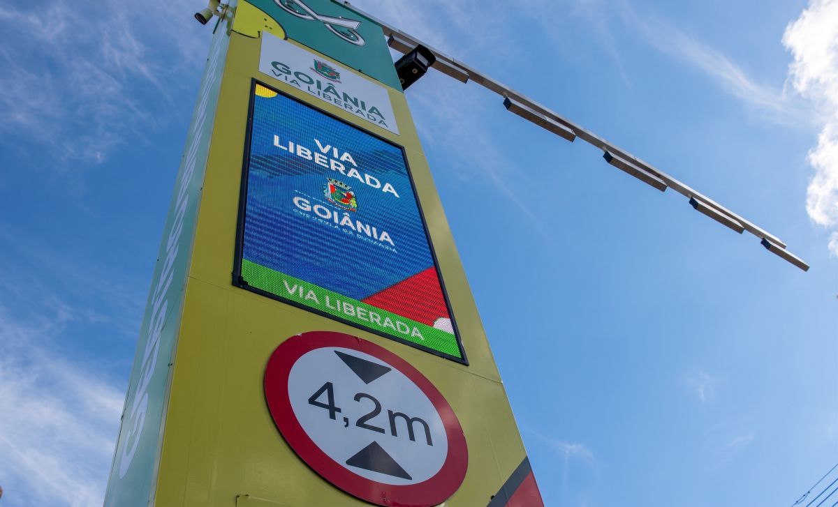 Cidades usam cancelas com IA para interditar áreas alagadas