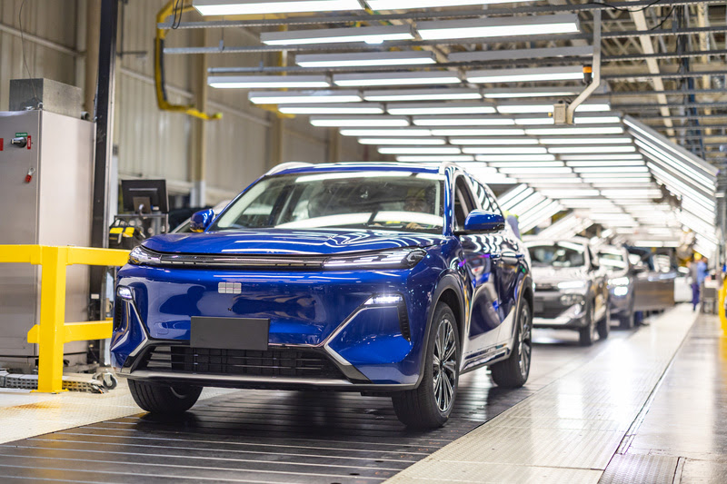 Geely confirma R$ 2 bi no Brasil e inicia produção