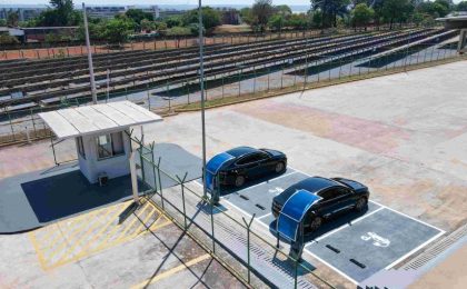 Exército inaugura eletroposto com energia solar e armazenamento