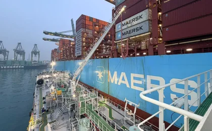 Navio abastecido com 5 mil ton. de etanol parte de Singapura